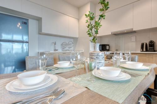 Fotografie z fotogalerie ubytování Community Living 2BR Close to Emirates Golf Club, Golf Views A, Madinat Al Mataar by Deluxe Holiday Homes v Dubaji