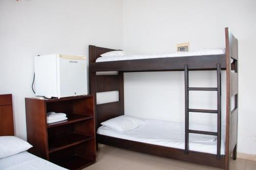 Двухъярусная кровать или двухъярусные кровати в номере Santo Domingo Centro Vacacional