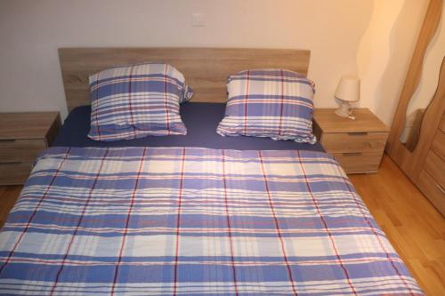 a bed with two pillows in a bedroom at Royal Swiss Apartments in Ringgenberg