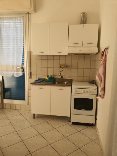 Кухня або міні-кухня у Appartamento Viserba