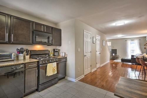 Dapur atau dapur kecil di Midtown Baltimore Hub Half Mi to Penn Station
