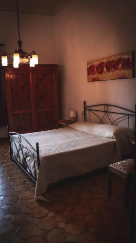 a bedroom with a bed and a painting on the wall at Casa Anna "a lovely home in Tuscany" in Colle Val D'Elsa