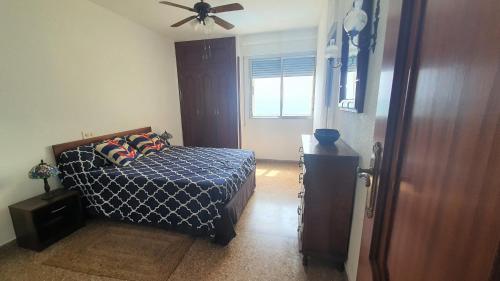 Ένα ή περισσότερα κρεβάτια σε δωμάτιο στο Apartamento en primera linea en la Playa de San Juan