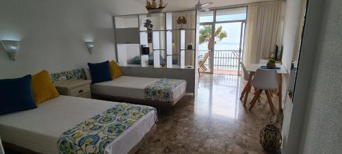 Un pat sau paturi într-o cameră la Apartamentos 306 -05 vista Teide