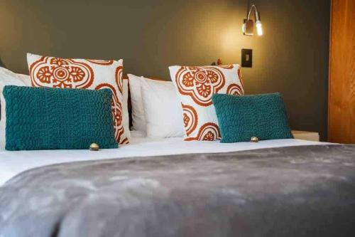Кровать или кровати в номере Jetty View @ Morleen Park 7