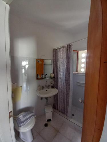 Ванна кімната в Holidays in Paros