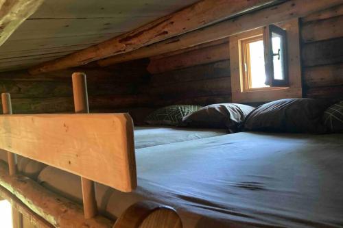 En eller flere senge i et værelse på Chez Buddy - cabane de trappeur