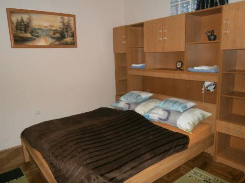 A bed or beds in a room at Csikász Vendégház