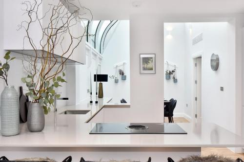 a white living room with a glass counter top at London Choice Apartments - Mayfair - Piccadilly in London