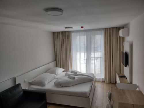 Posteľ alebo postele v izbe v ubytovaní Apartman Kyjev
