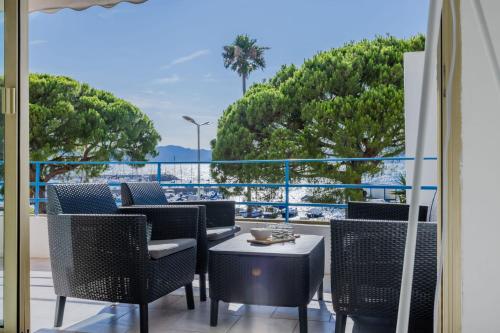 90m on the Croisette with Terrace & Sea View
