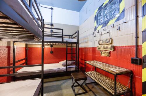 Postel nebo postele na pokoji v ubytování Hostel Prison