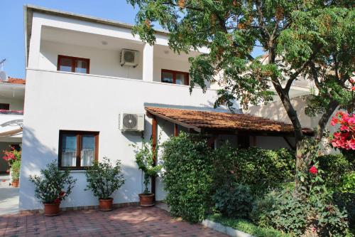 Apartmani Tina Pakoštane