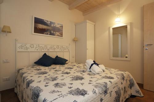 A bed or beds in a room at Borgo della Luna