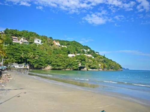 Praia Excelente Apartamento no Canto do Tortuga, praia da Enseada - Guarujá Menor preço em Praia Excelente Apartamento no Canto do Tortuga, praia da Enseada - Guarujá