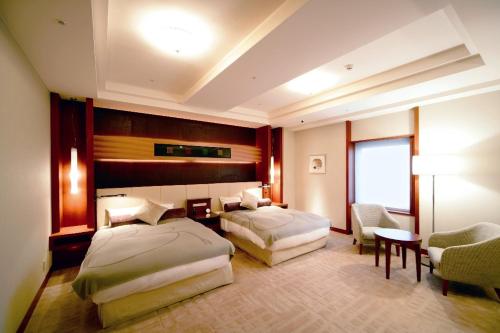 Tempat tidur dalam kamar di Akita Castle Hotel