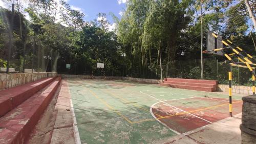 Εγκαταστάσεις για τένις ή/και σκουός στο Casa San Gabriel ή εκεί κοντά