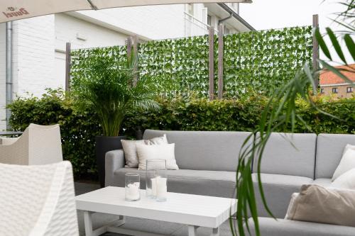 a patio with a couch and a table at ibis Styles Nieuwpoort in Nieuwpoort