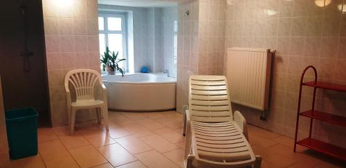 Salle de bains dans l'établissement Studio 6, Strandnah mit Balkon