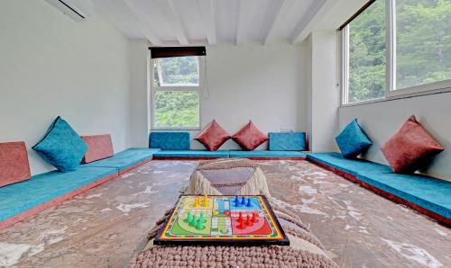 Area soggiorno di Hotel Hidden Delight Rishikesh