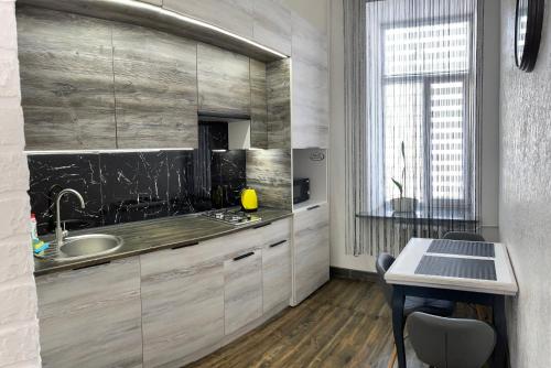Ett kök eller pentry på LUX Apartments