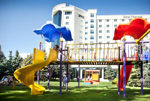 Ο χώρος παιχνιδιού για παιδιά στο Ikbal Thermal Hotel & Spa Afyon