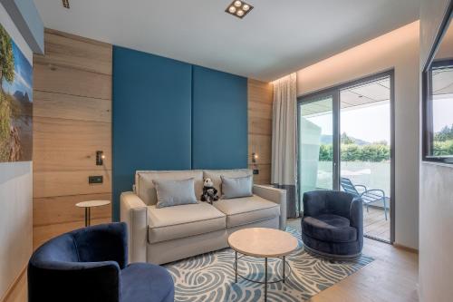 a living room with a couch and two chairs at Rivage Hôtel & Spa Annecy in Annecy