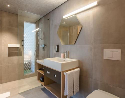 Et badeværelse på The Lab Hotel & Apartments