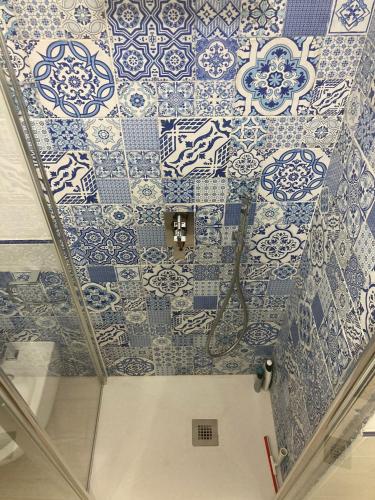 a bathroom with blue and white tiles on the ceiling at Casa Martulè (vista mare) - Marina Piccola, Capri in Capri