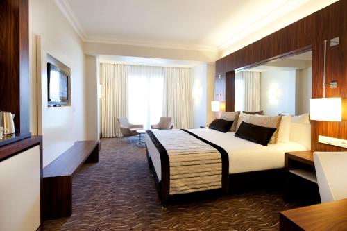 a hotel room with a large bed in a room at Ikbal Thermal Hotel & Spa Afyon in Afyon