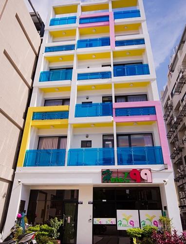 a tall building with colorful balconies on it at 全新完工 台中逢甲飯店 九九商旅 台中包層台中包棟飯店 台中國旅卡 出差統編可 in Taichung