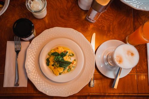 Jídlo v hotelu nebo okolí