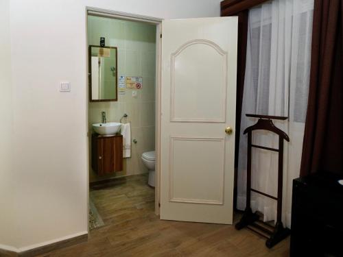 Koupelna v ubytování Zomatel Hotel