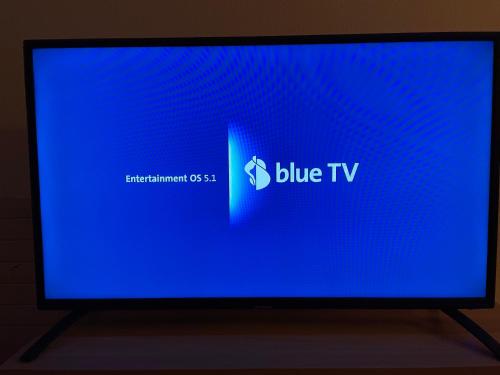 a computer screen with a blue tv on it at Super central - appartement 2,5pcs à Leukerbad in Leukerbad