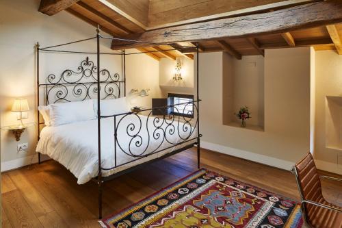 a bedroom with a wrought iron bed and a rug at Casa Gugù in Ravenna