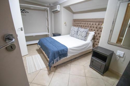 Ліжко або ліжка в номері BON Hotel Rustenburg