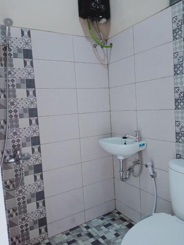 a bathroom with a sink and a toilet at VILLA PRINGGITAN in Karanganyar