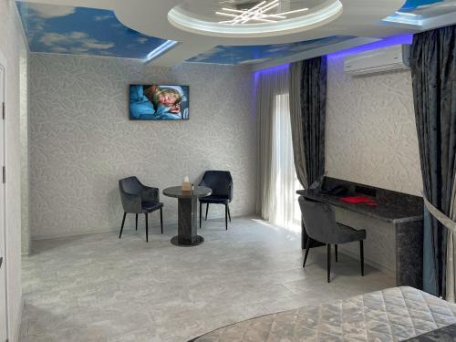 TV a/nebo společenská místnost v ubytování Prestige apart-hotel