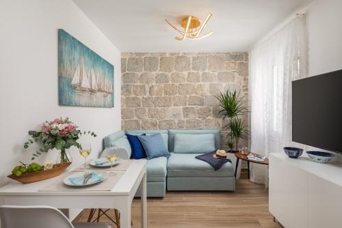 Santolina Apartments