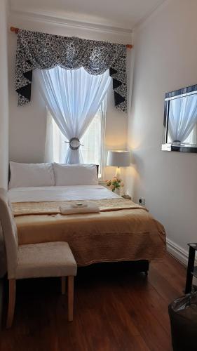 Cama ou camas em um quarto em Gabriel Guesthouse