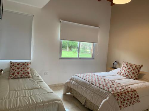 Un pat sau paturi într-o cameră la Complejo La Querencia de Colón