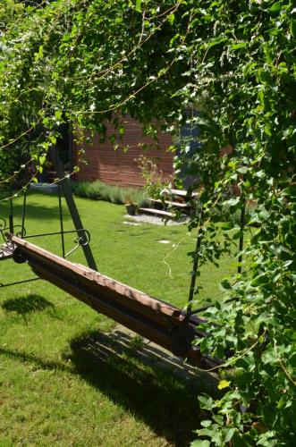 a hammock in the grass in a yard at Lawendowo- sauna, basen, domki w ogrodzie i apartamenty w kamienicy in Sandomierz