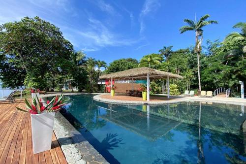 Kolam renang di atau dekat dengan Tortuga Lodge