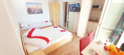 a small room with a bed and a table at Apartmani ANDRIJA in Živogošće