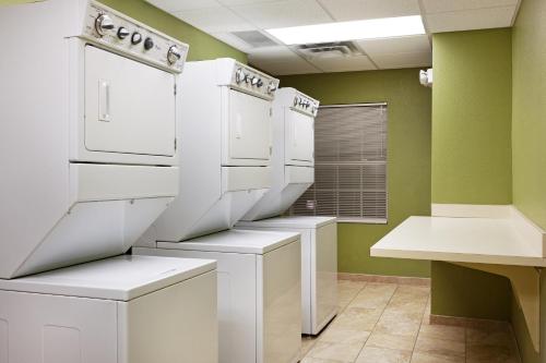 A bathroom at Staybridge Suites Greenville I-85 Woodruff Road, an IHG Hotel