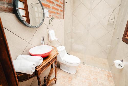 Ένα μπάνιο στο Hacienda Las Cuevas Terra Lodge
