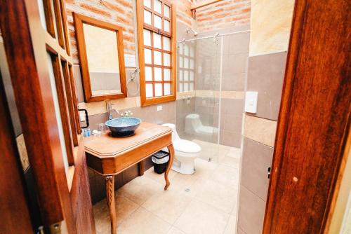 A bathroom at Hacienda Las Cuevas Terra Lodge