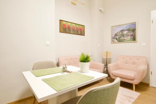 Premium Apartments by Hi5 - Klauzal suites, Budapest, Hungary