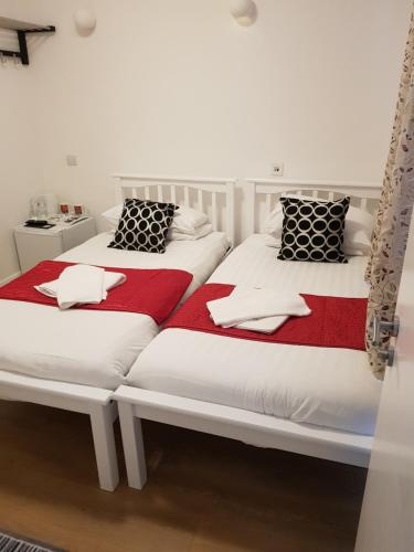 Postel nebo postele na pokoji v ubytování City London Hotel