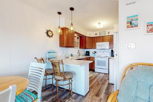 A kitchen or kitchenette at Sea Lofts